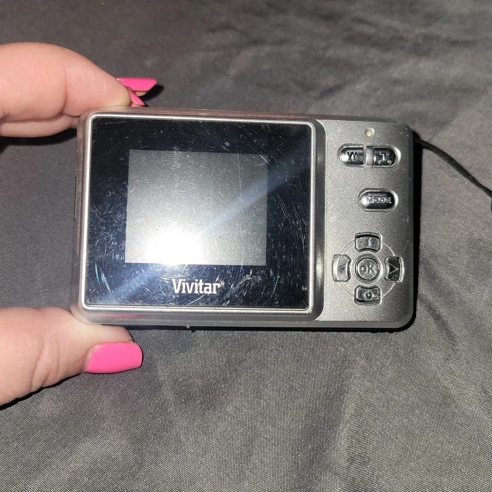 Vivitar ViviCam 5022 Digital Camera 5.1 MP 1.8 Inch LCD Screen AS IS PARTS ONLY